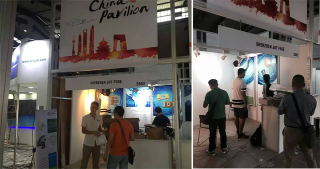 齊心協力布展中