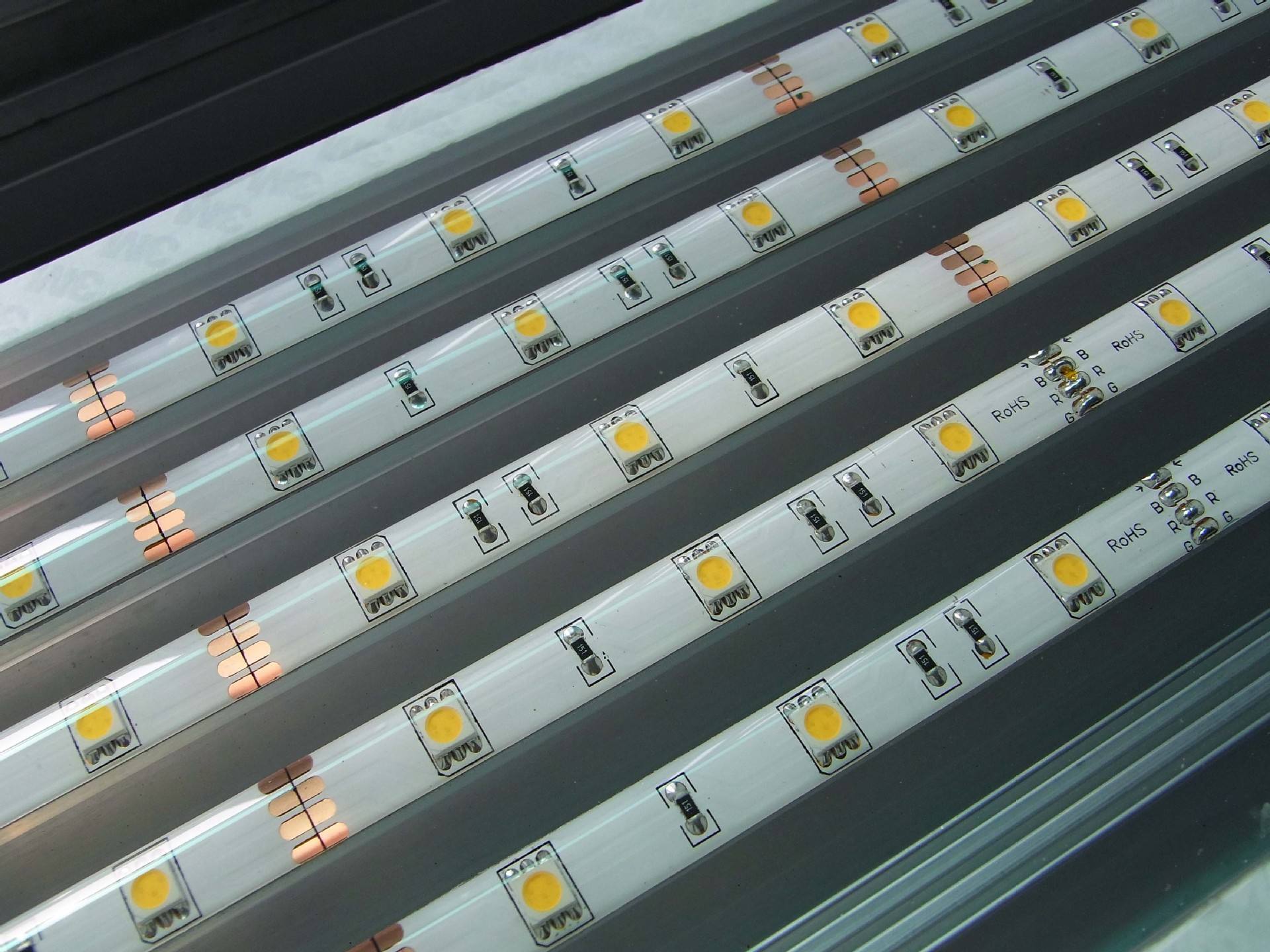 自恢複保險絲接入LED燈中